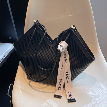 Lunava Shoulder Bag