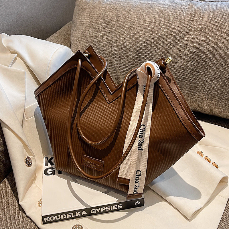 Lunava Shoulder Bag