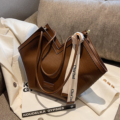 Lunava Shoulder Bag