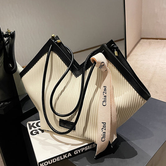 Lunava Shoulder Bag