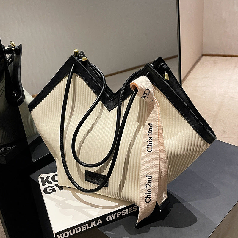 Lunava Shoulder Bag