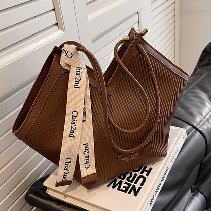Lunava Shoulder Bag